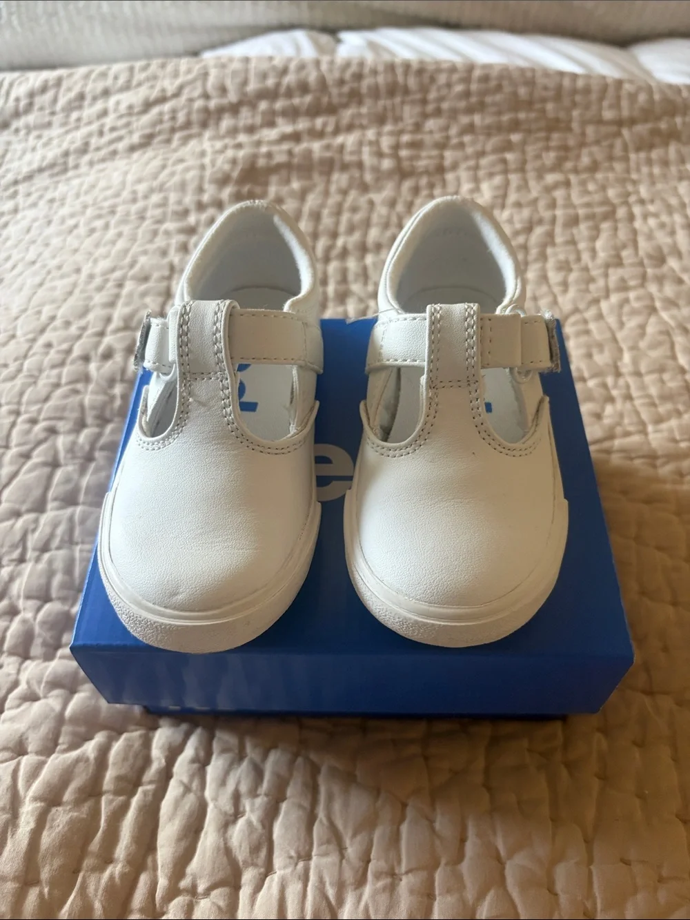Keds White Mary Jane Shoes with Flower Accent, toddler 6M